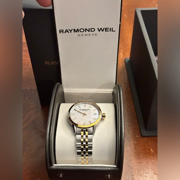 New authentic Raymond Weil Freelancer Women's Two-Tone Watch! - Picture 6 of 10